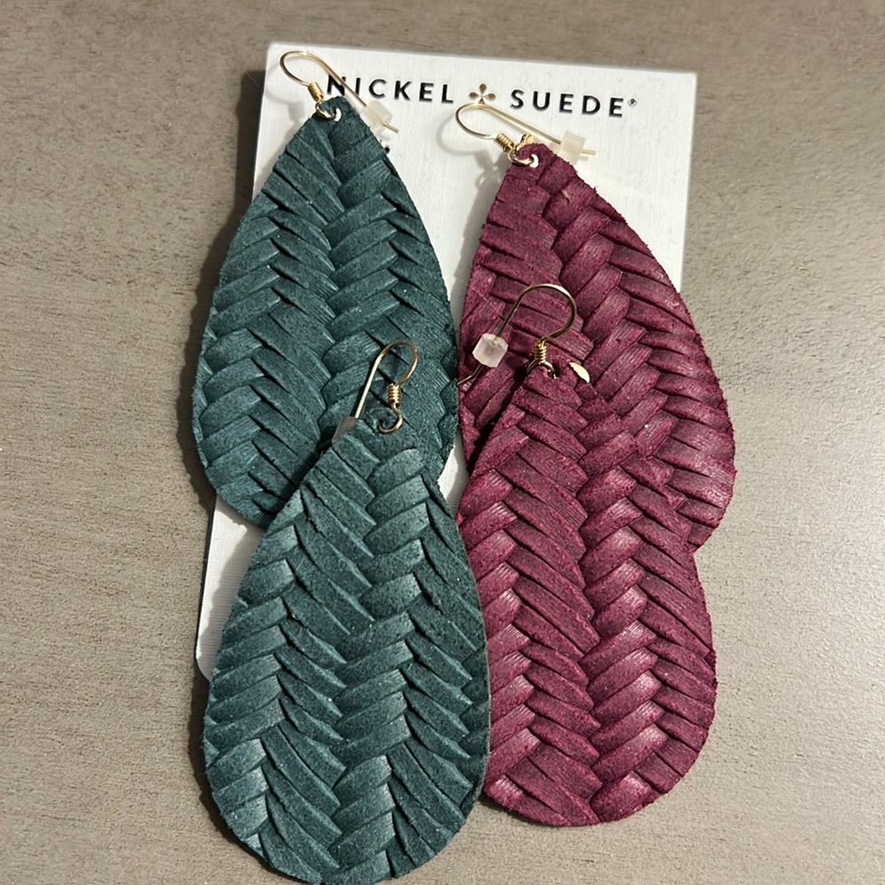 Nickel & Suede size medium, like new, pair of knit earrings